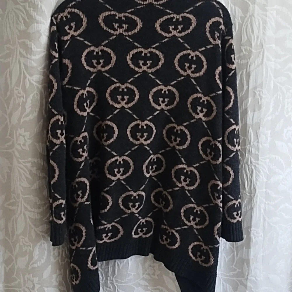 Elegant Black and Tan Women's Cardigan - Picture 4 of 4